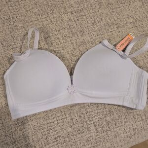 White T Shirt Bra 34B Smooth Molded Cup Lace Detail Everyday Wireless NWT